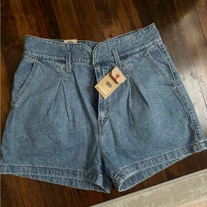 Levi Mom Shorts 🩳